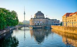 ESL Language Germany Berlin hero
