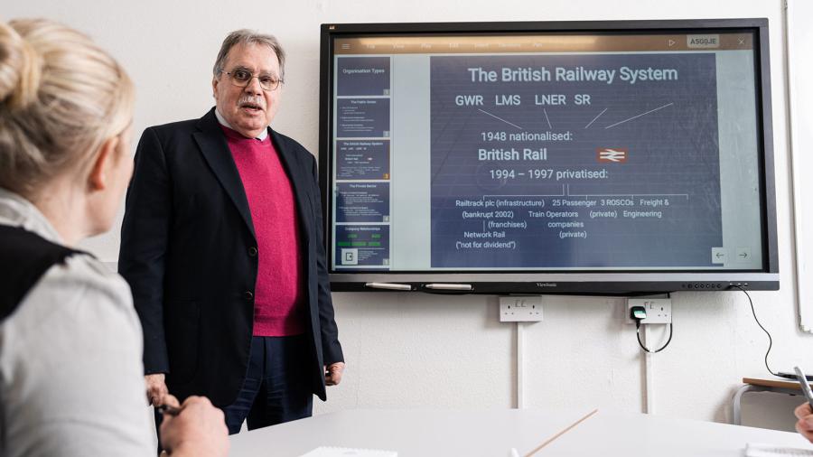 Torquay_Accent_School Gallery_English_classroom_ESL_language_learning.jpg